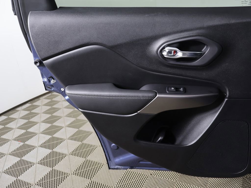 Used 2021 Jeep Cherokee Limited image 23