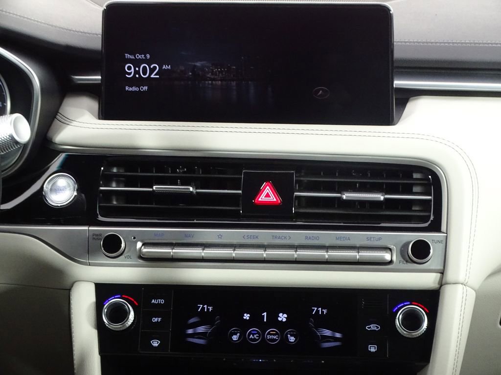 Used 2024 Genesis G70 2.5T image 32