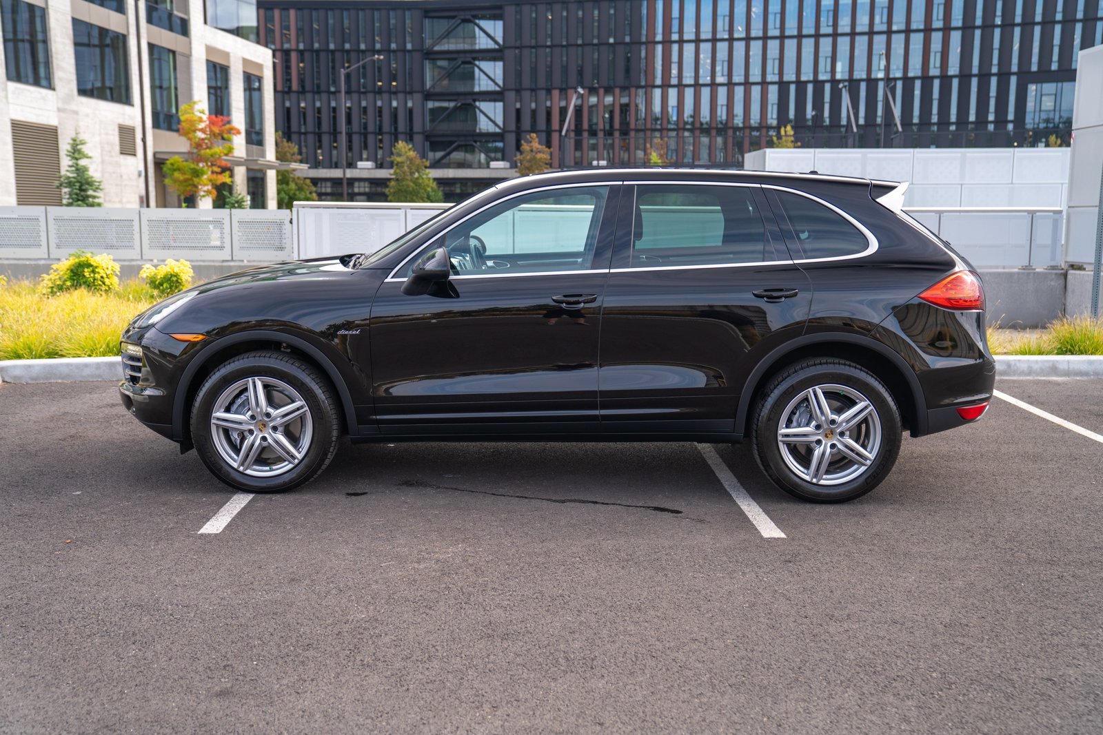 Certified 2014 Porsche Cayenne Diesel Platinum Edition AWD/4WD image 2