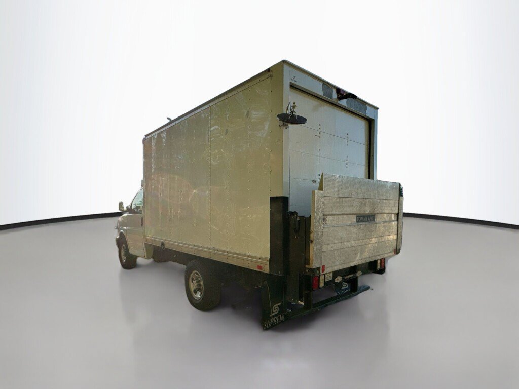 Used 2021 Chevrolet Express 3500 RWD image 4