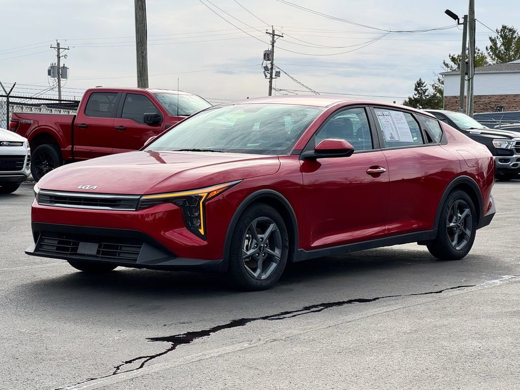 Used 2025 Kia K4 LXS image 3