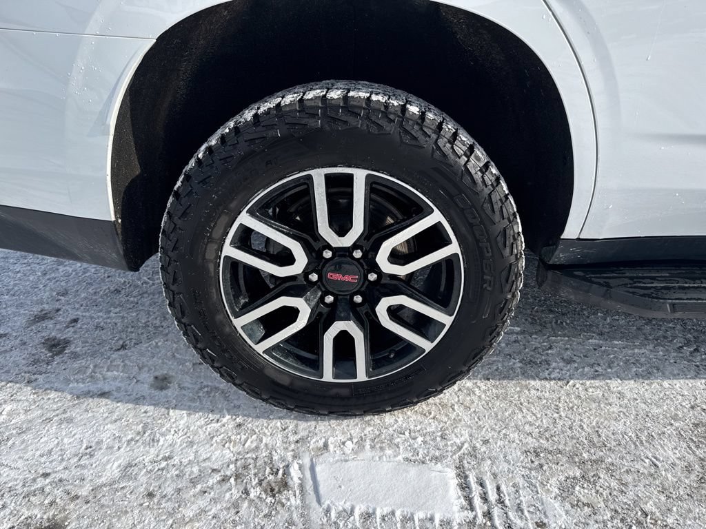Used 2024 GMC Yukon AT4 AWD/4WD image 14