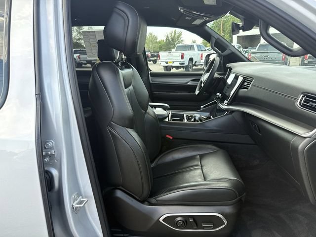 Used 2025 Jeep Wagoneer L 4WD image 25