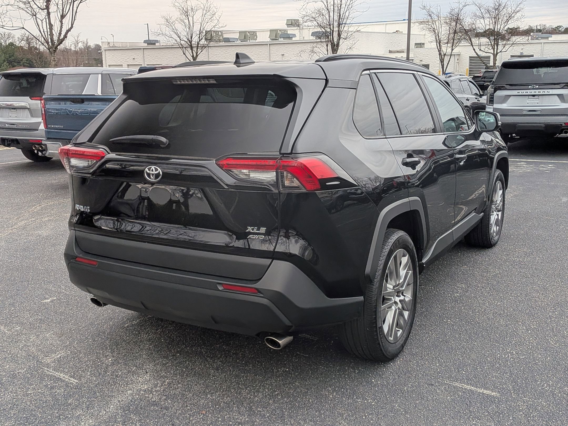 Used 2023 Toyota RAV4 XLE Premium image 9