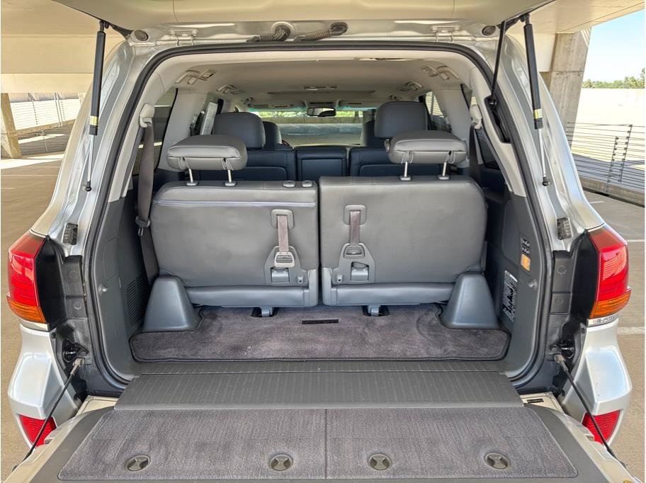 Used 2009 Lexus LX 570 4WD w/ Preferred Accessory Pkg image 12