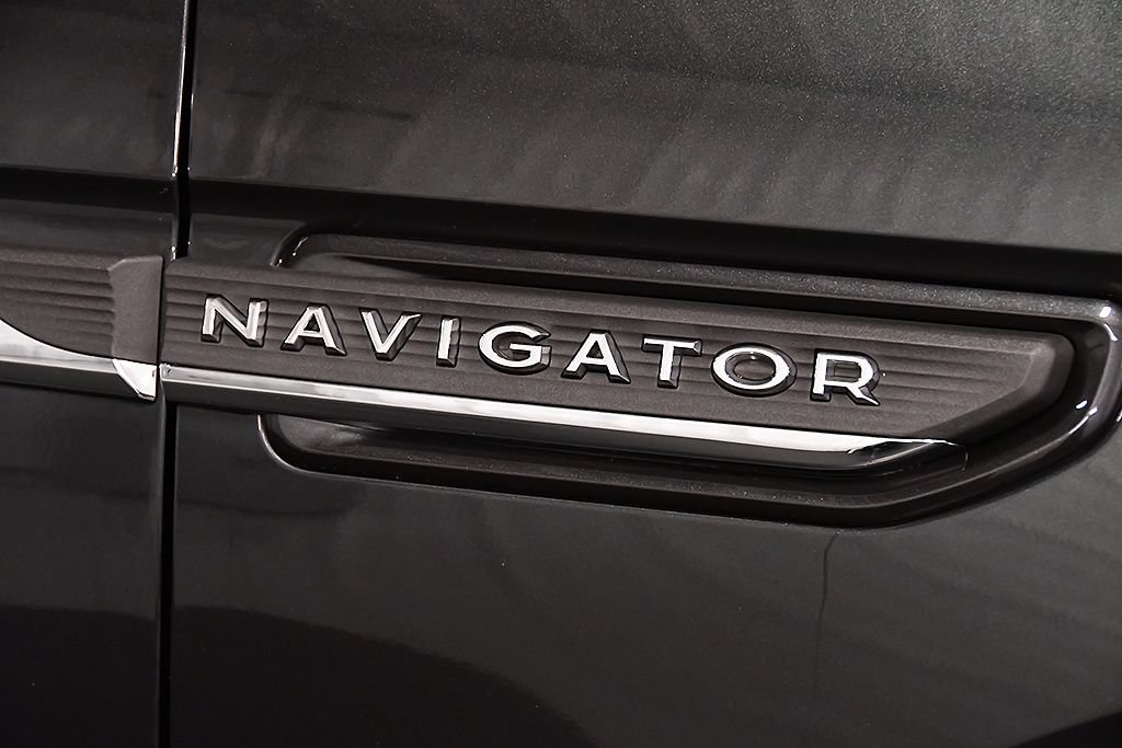 Used 2024 Lincoln Navigator Reserve AWD/4WD image 12
