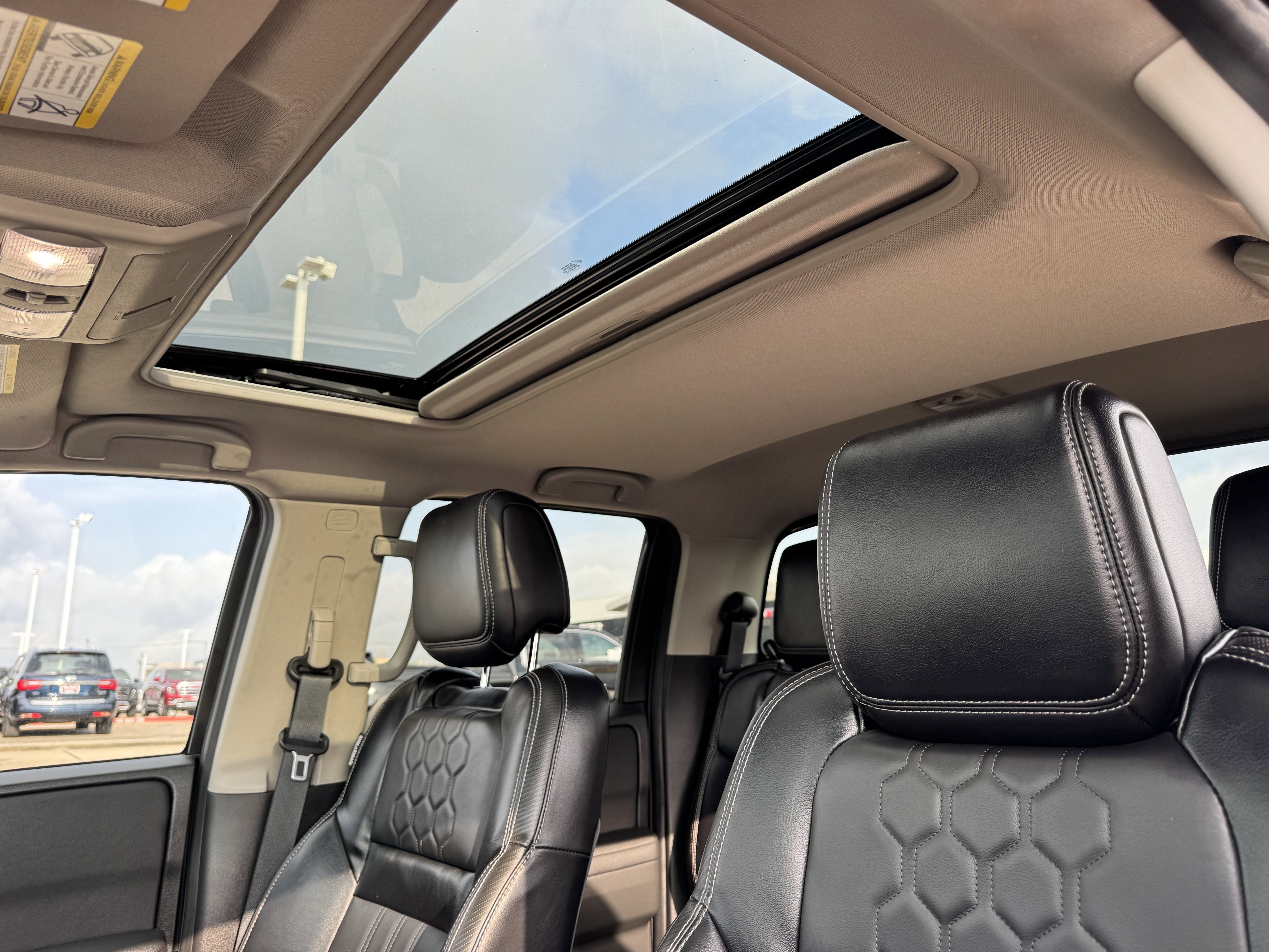 Used 2024 Nissan Frontier SL RWD image 27