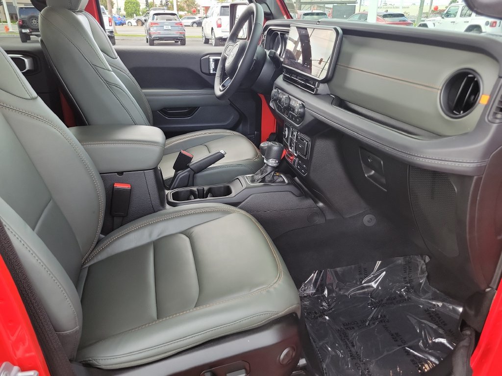Used 2025 Jeep Gladiator Mojave AWD/4WD image 19