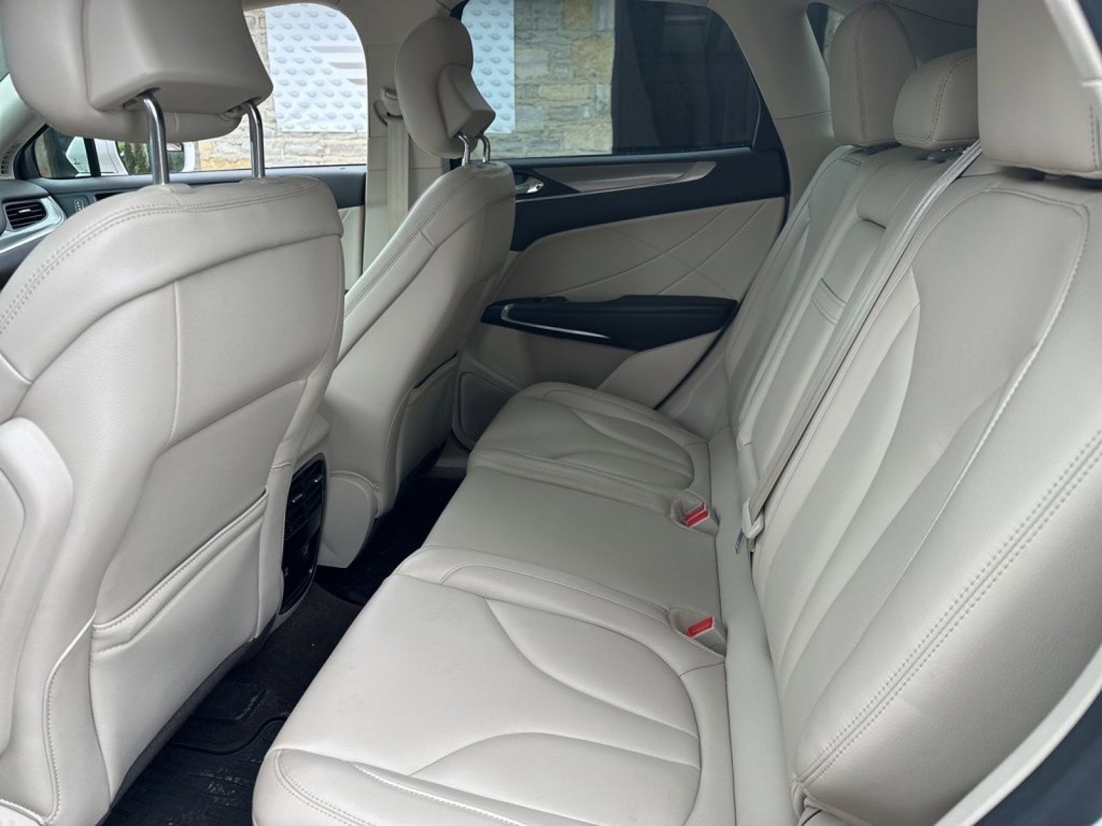 Used 2019 Lincoln MKC Premiere FWD image 14