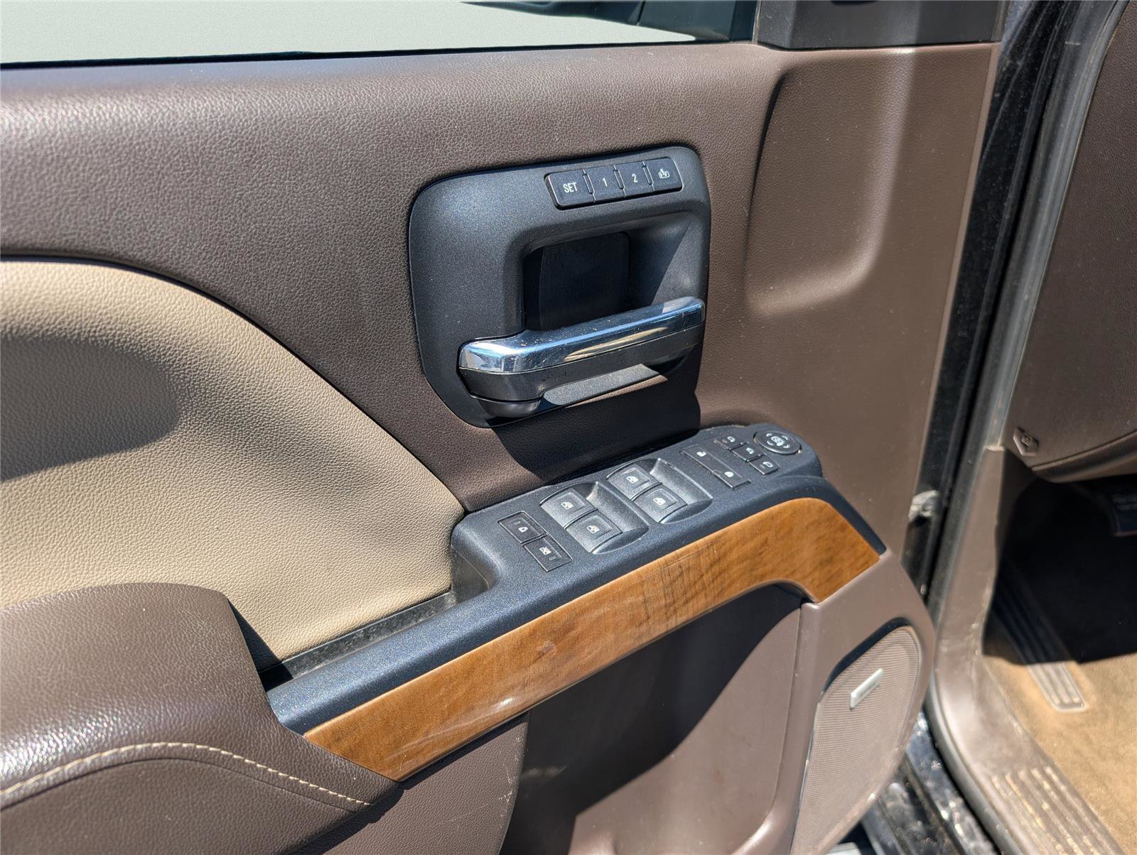 Used 2018 Chevrolet Silverado 1500 LTZ w/ Sport Package AWD/4WD image 9
