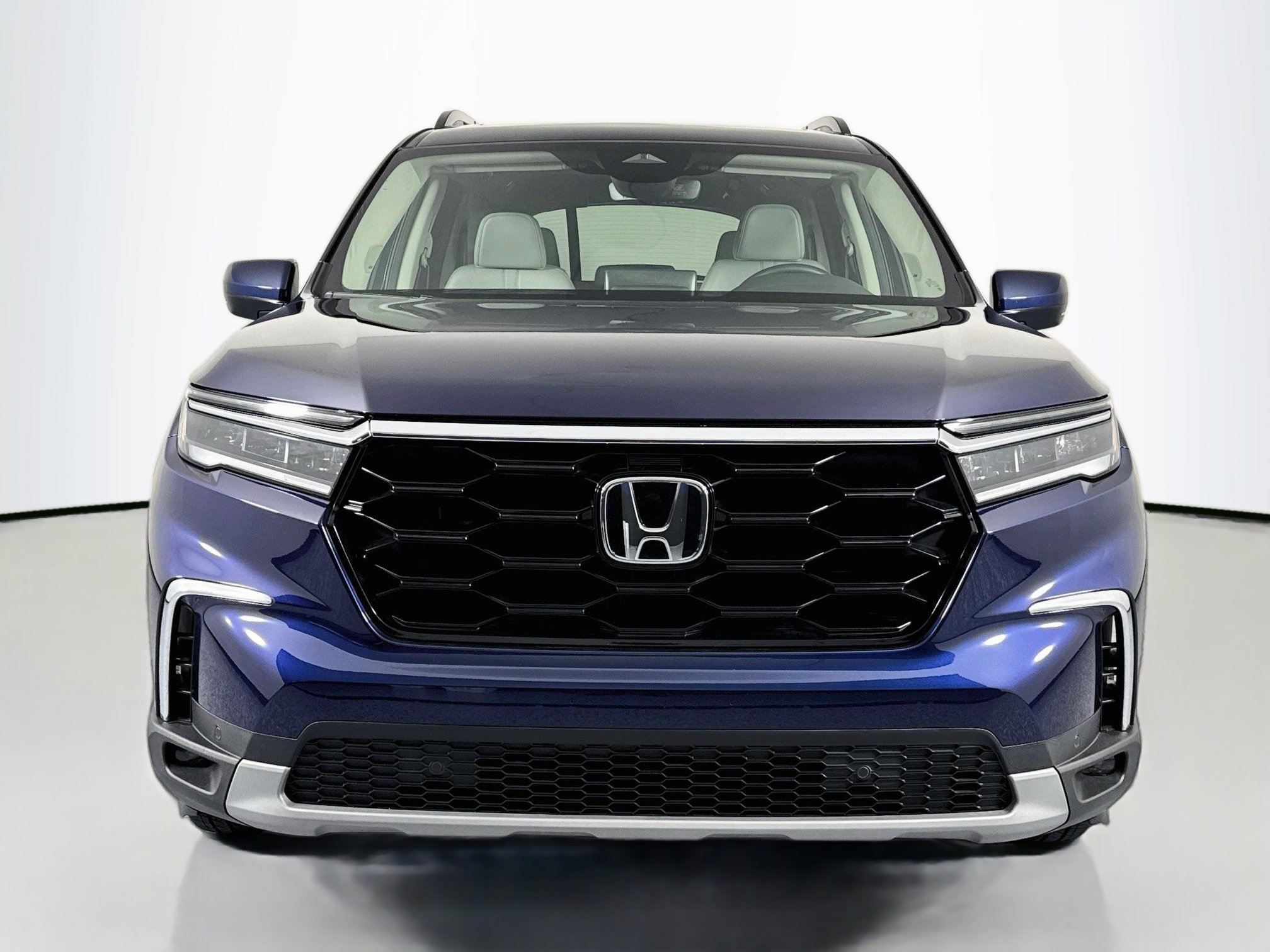 Certified 2025 Honda Pilot Touring image 2