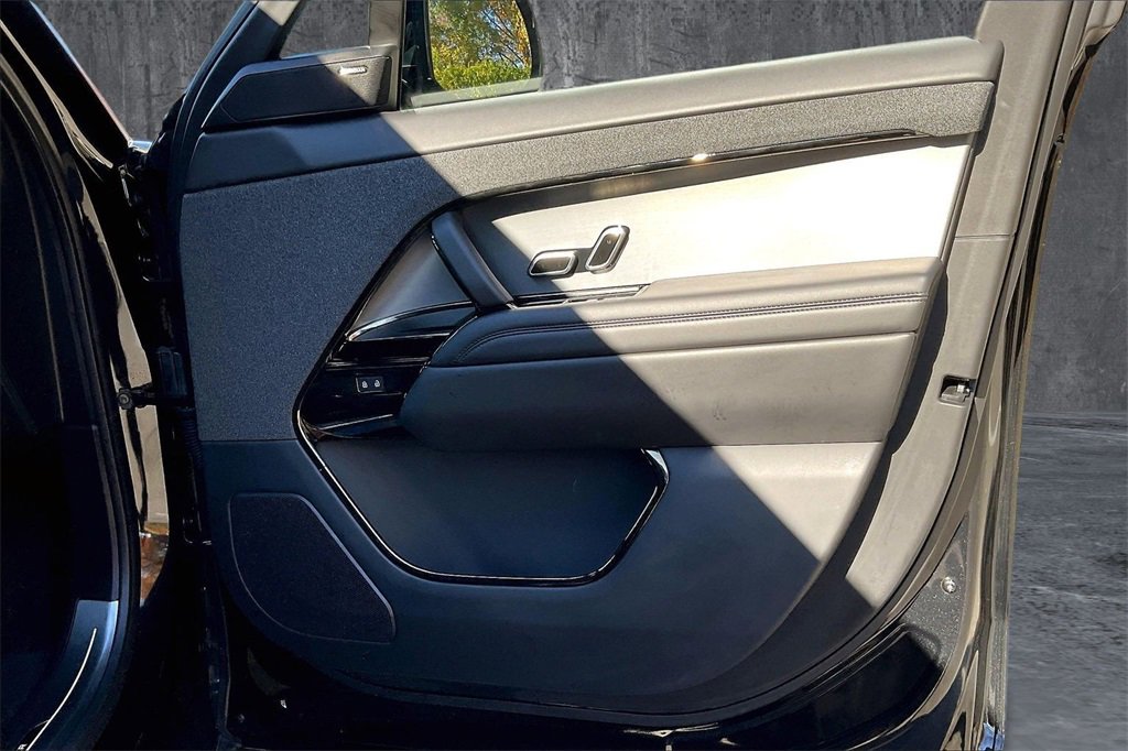 Used 2025 Land Rover Range Rover Sport image 27