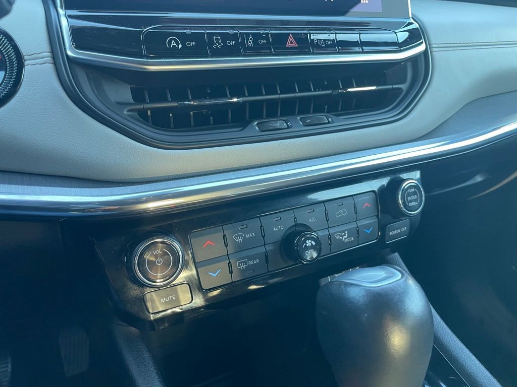 Used 2023 Jeep Compass Limited image 18