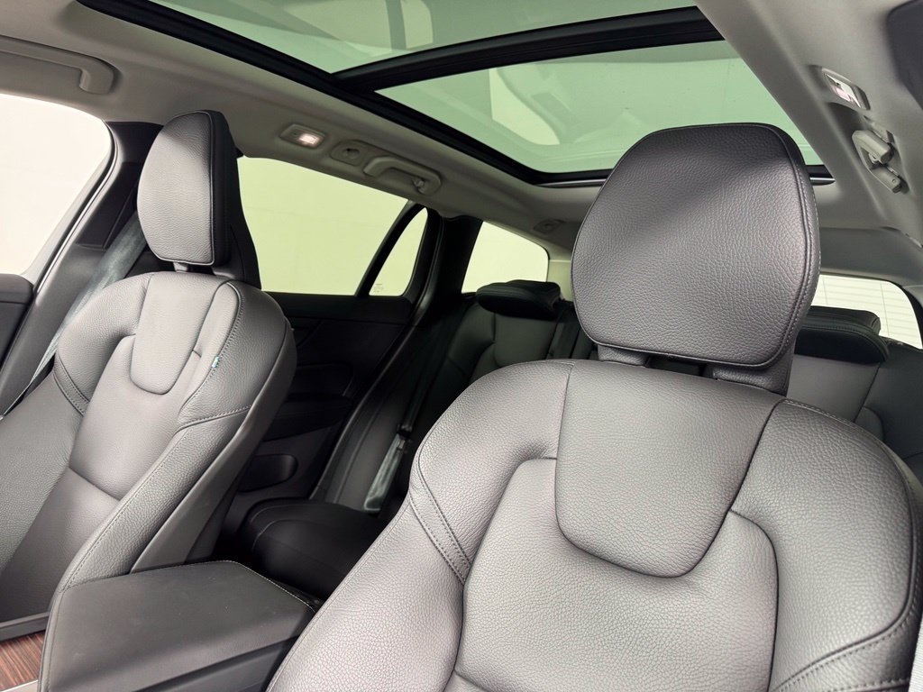 Certified 2025 Volvo V60 B5 Cross Country Plus AWD/4WD image 18
