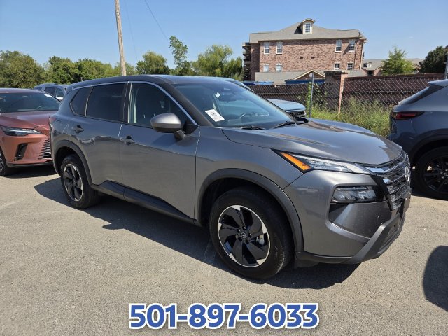 Used 2025 Nissan Rogue SV FWD image 2