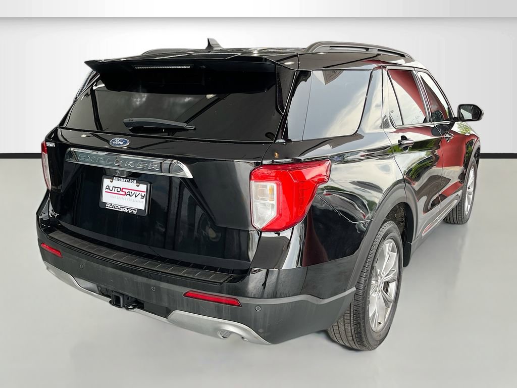Used 2024 Ford Explorer XLT w/ Equipment Group 202A image 7