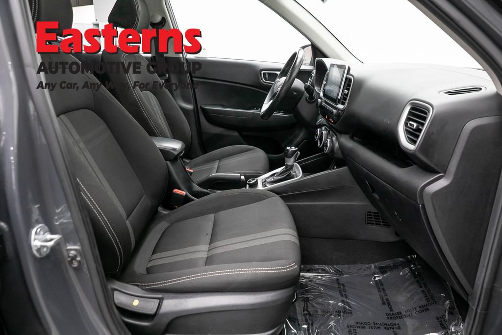 Used 2025 Hyundai Venue SEL FWD image 23
