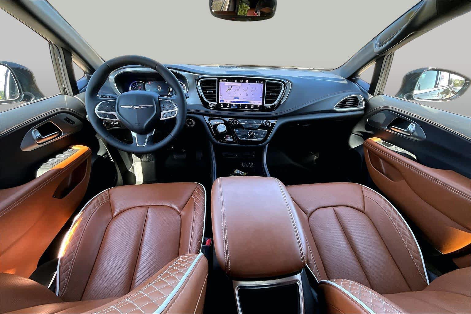 Used 2025 Chrysler Pacifica Pinnacle FWD image 15