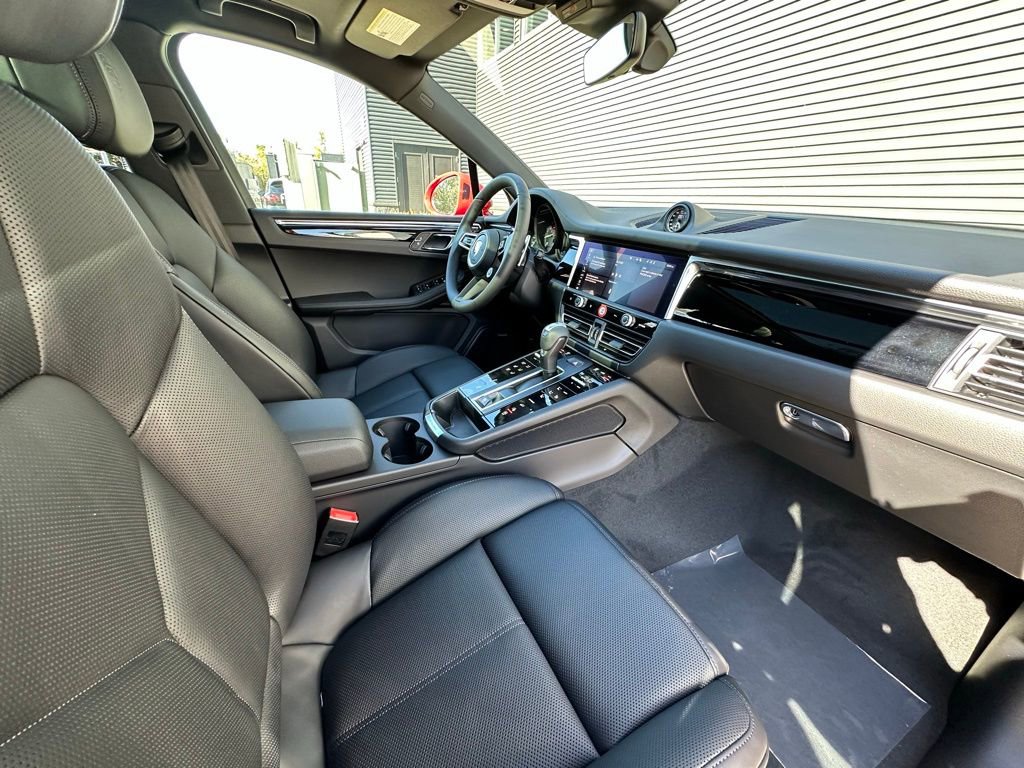 Used 2026 Porsche Macan Turbo AWD/4WD image 39