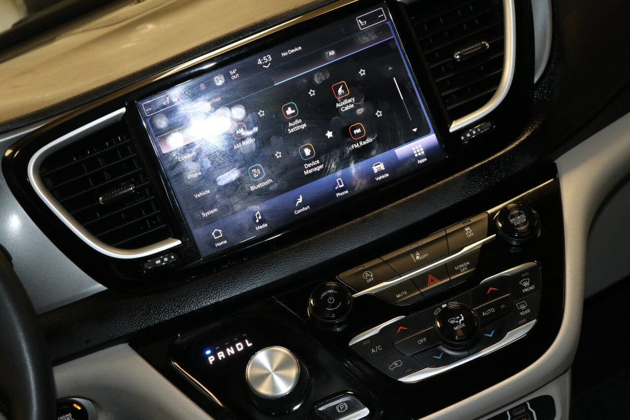 Used 2023 Chrysler Pacifica Touring-L image 36