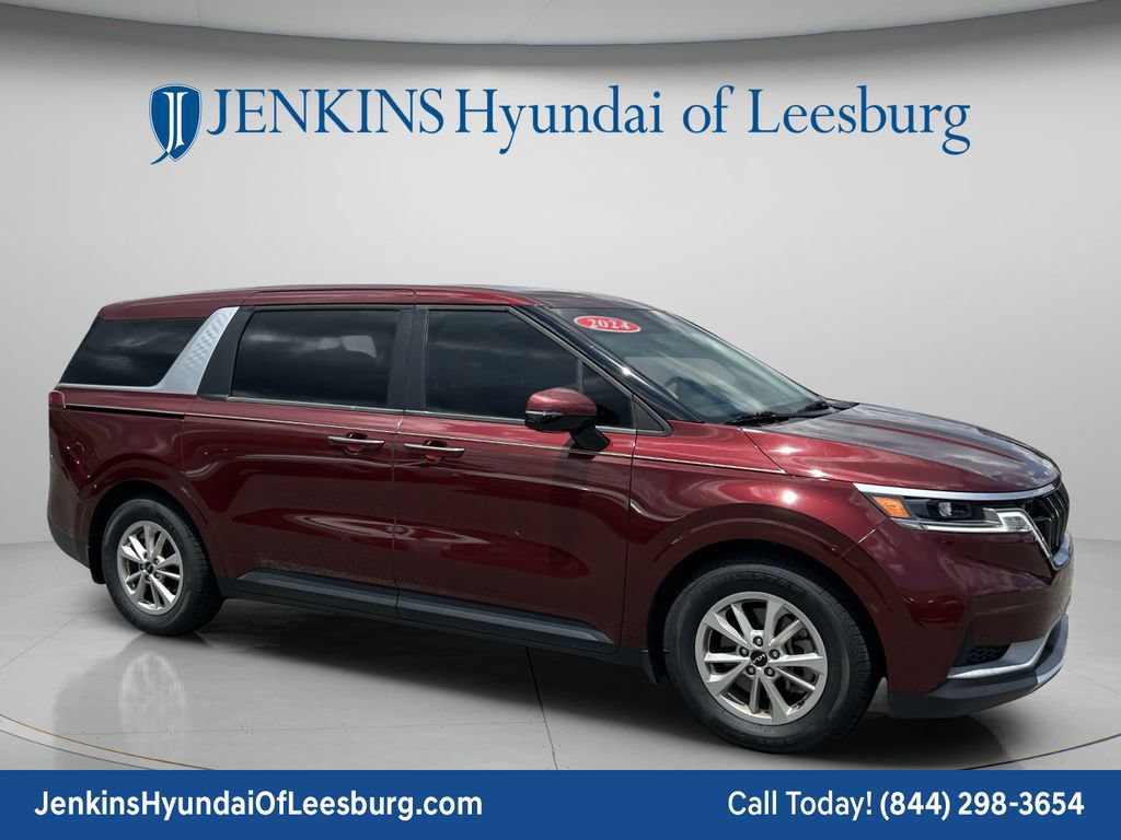 Used 2024 Kia Carnival LX FWD image 2