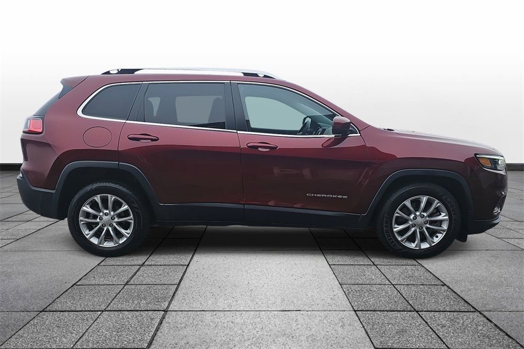 Used 2019 Jeep Cherokee Latitude w/ Cold Weather Group image 4