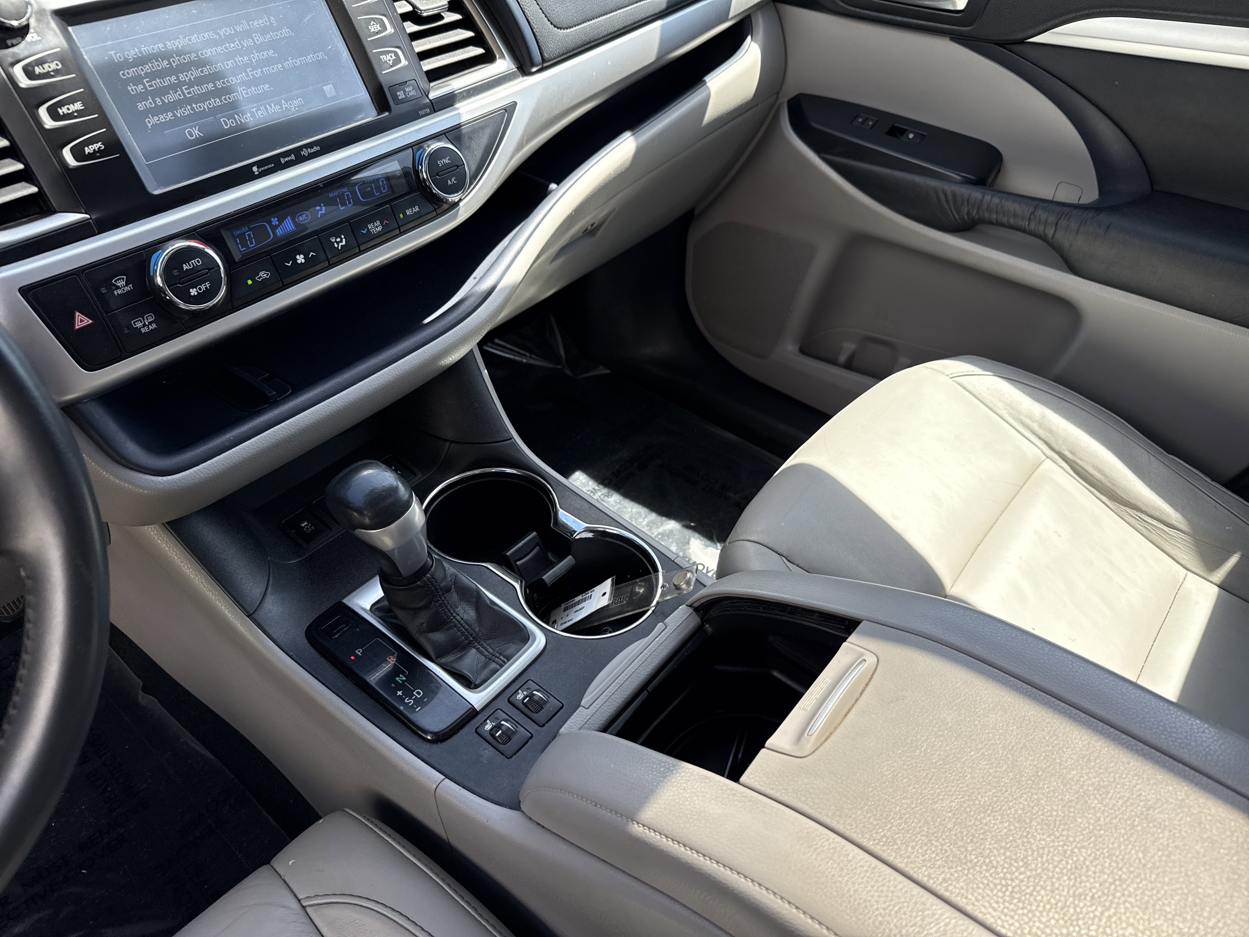 Used 2016 Toyota Highlander XLE AWD/4WD image 26