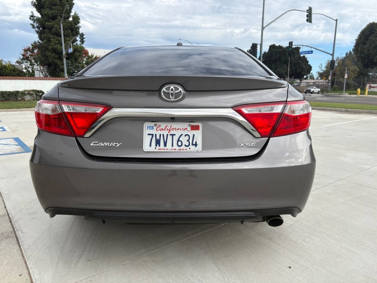 Used 2017 Toyota Camry XSE w/ Moonroof Package image 5