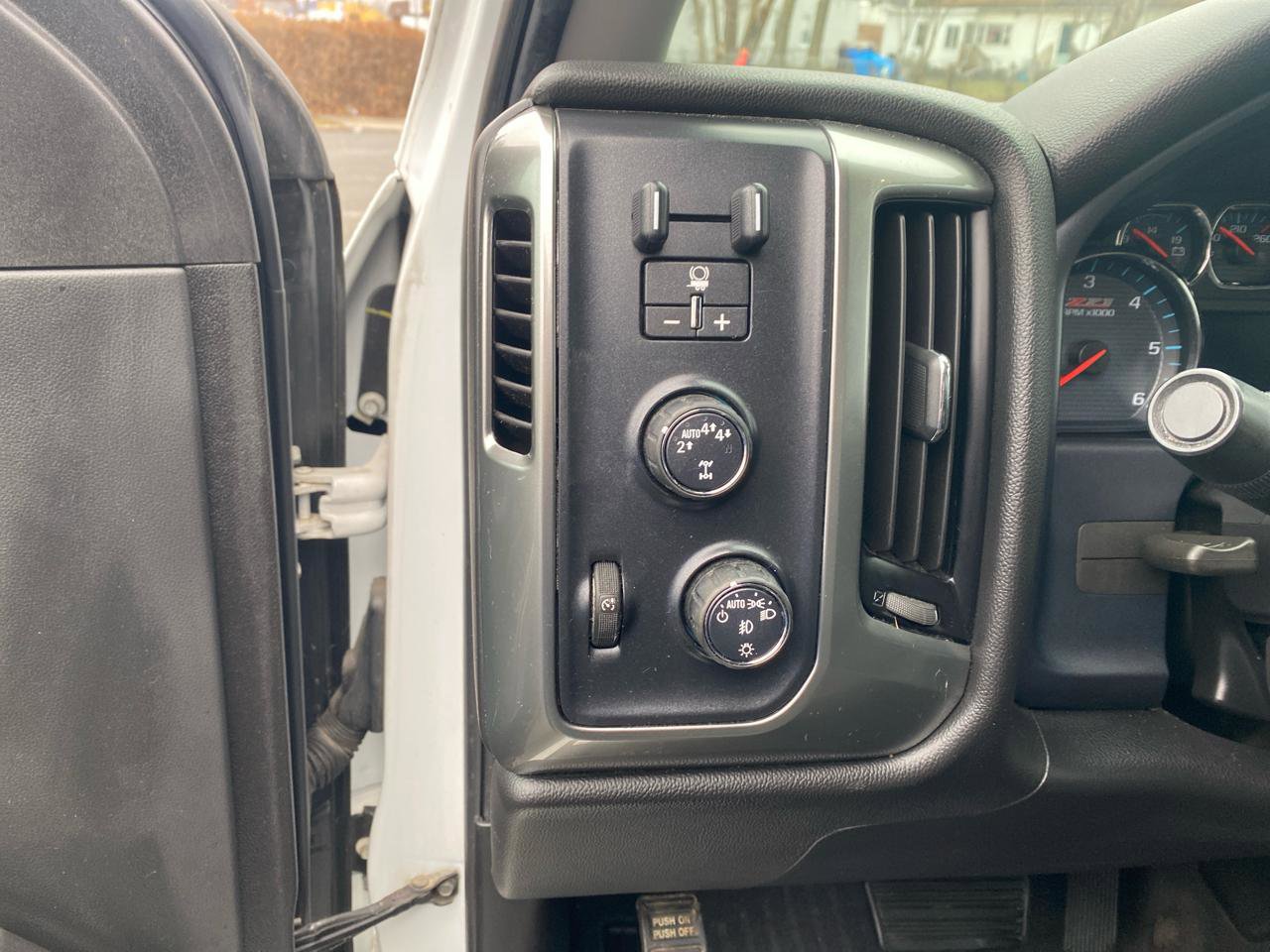 Used 2019 Chevrolet Silverado 1500 LT w/ All Star Edition image 10