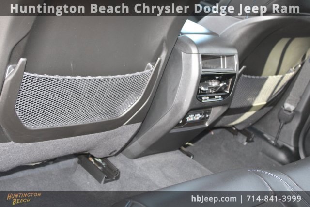 Used 2023 Jeep Grand Cherokee Trailhawk image 41