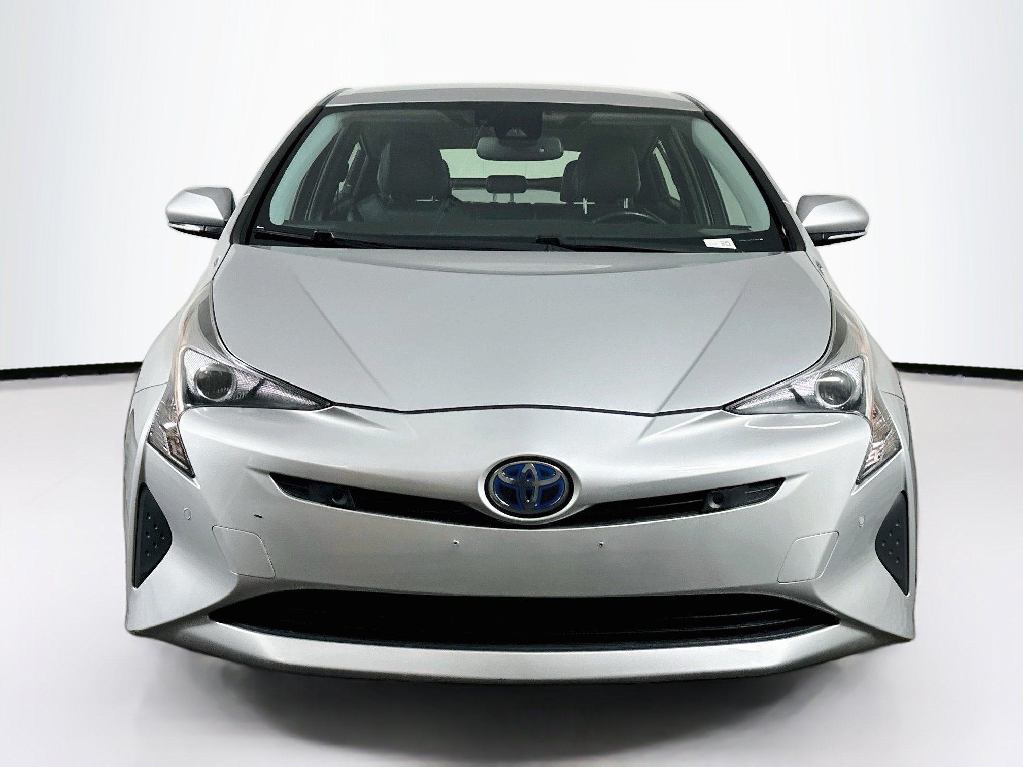 Used 2017 Toyota Prius Four FWD image 2