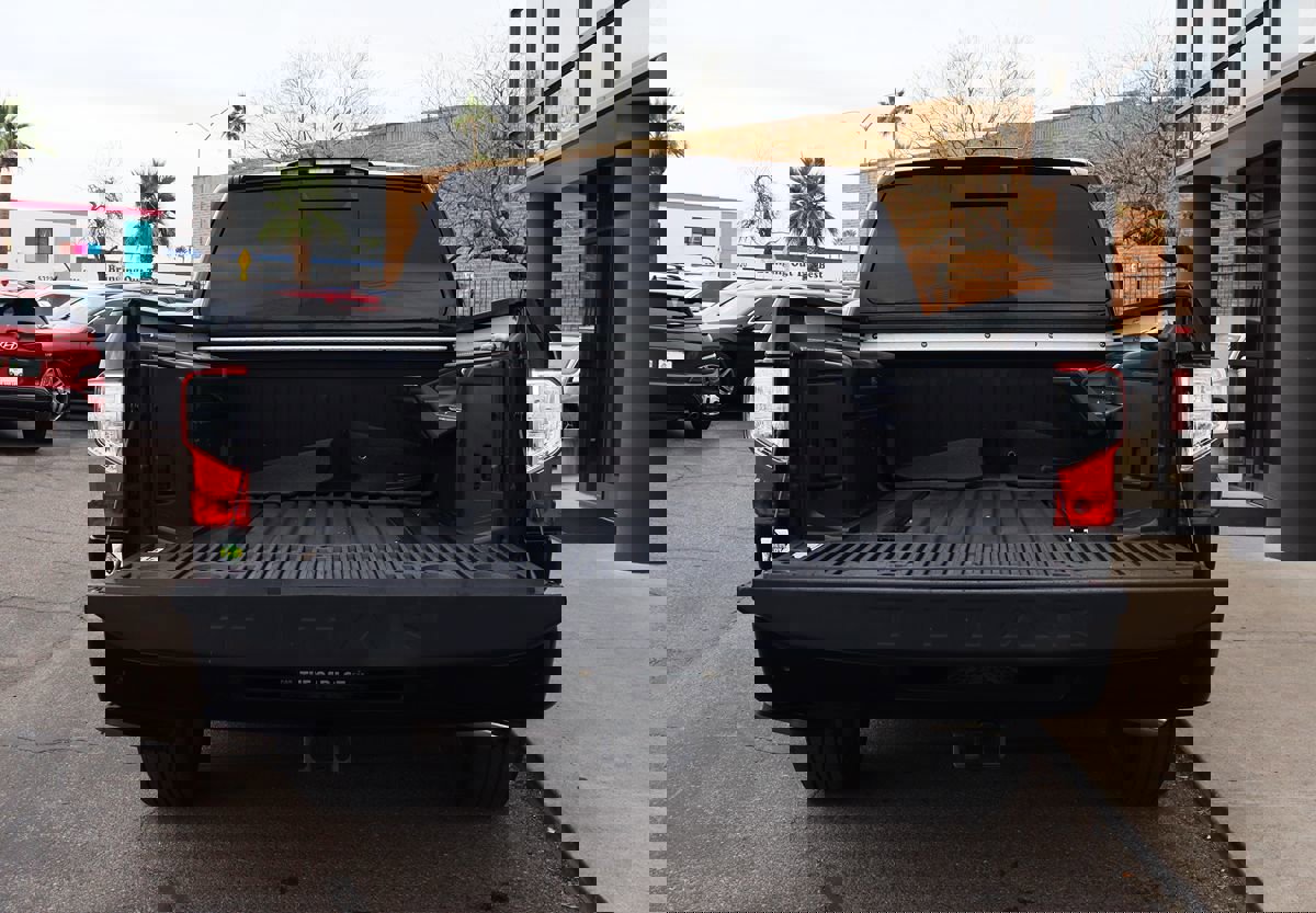 Used 2020 Nissan Titan SV w/ SV Convenience Package image 22