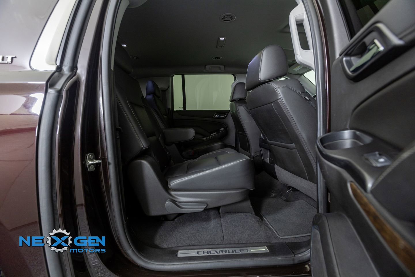 Used 2020 Chevrolet Suburban LT w/ Luxury Package image 37