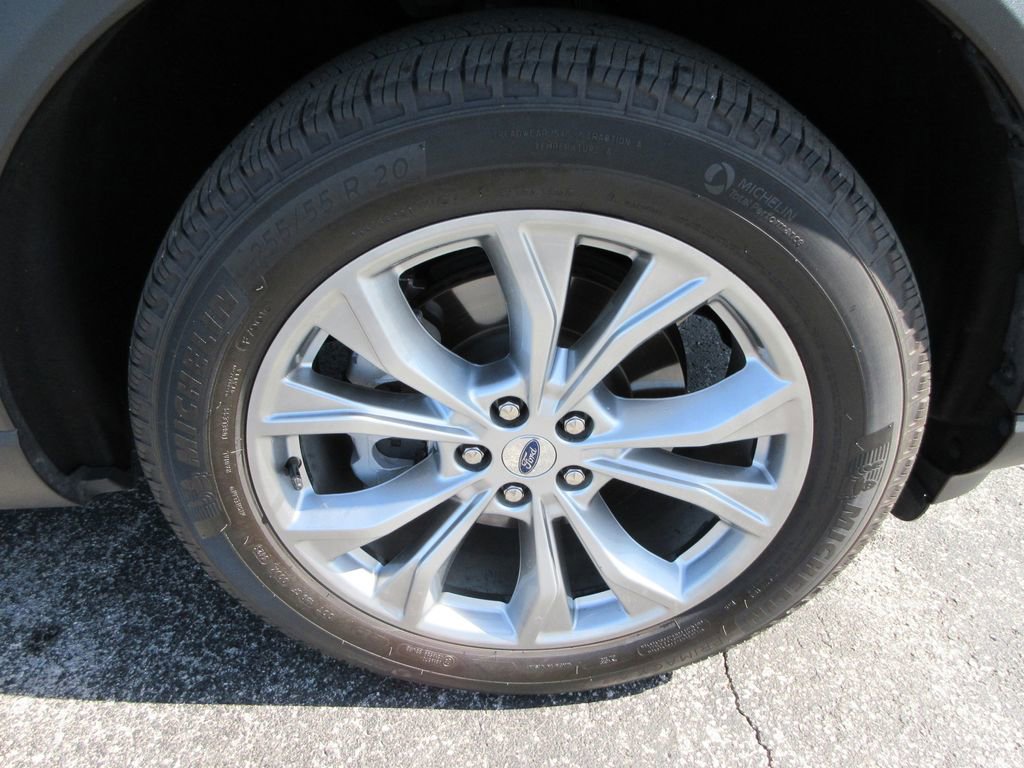 Used 2023 Ford Explorer XLT w/ Equipment Group 202A AWD/4WD image 9