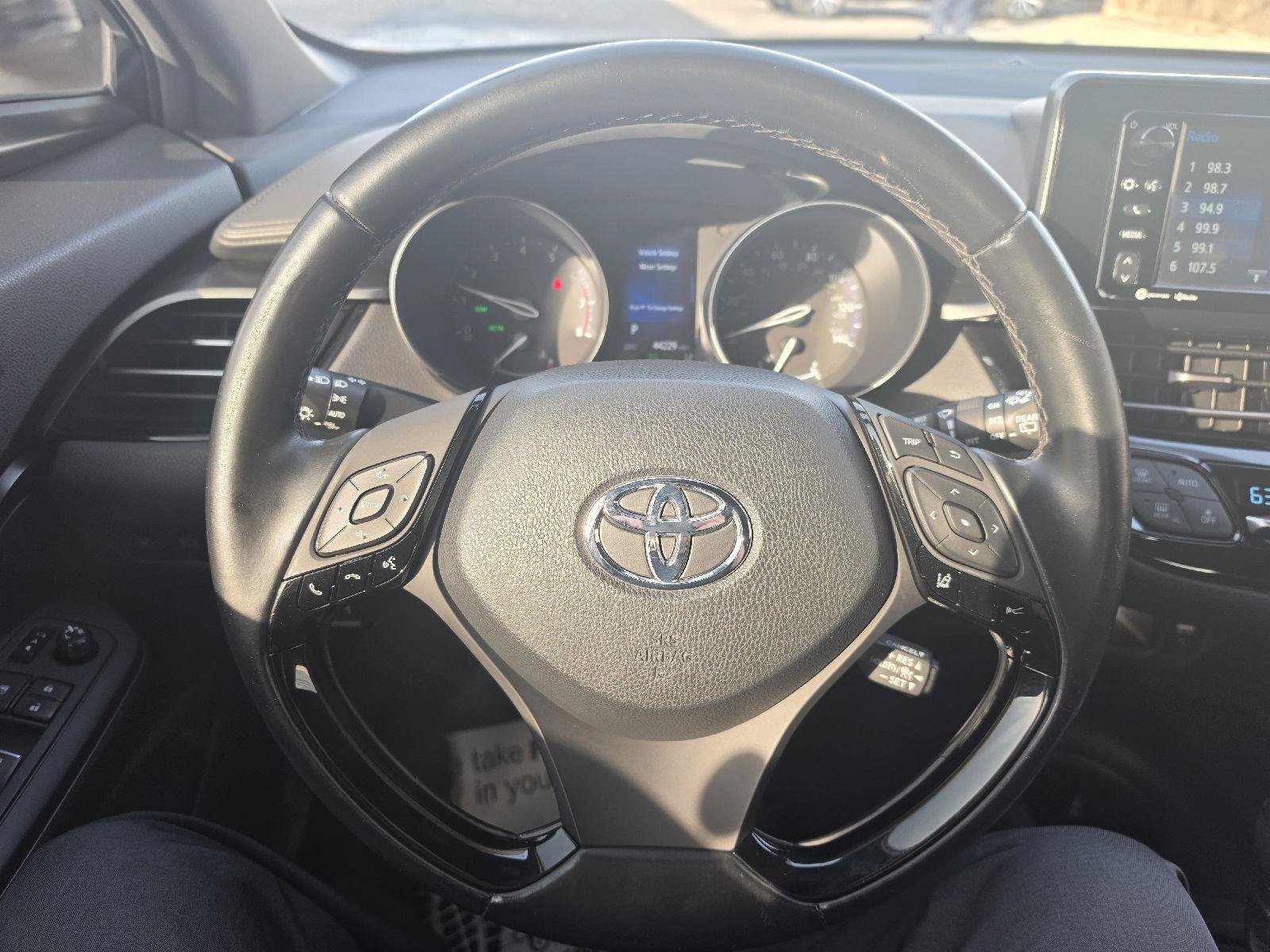 Used 2018 Toyota C-HR XLE FWD image 11