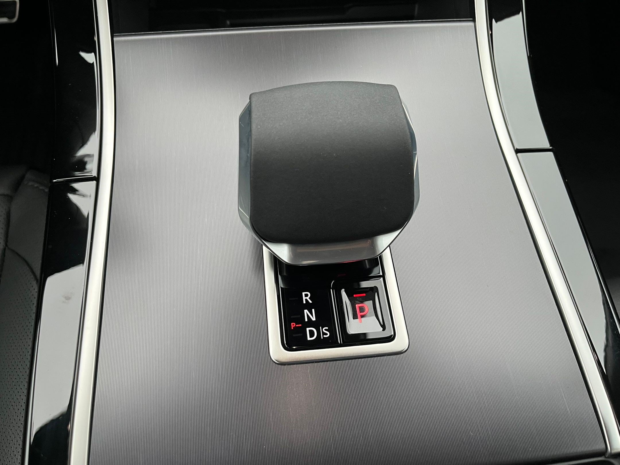 Used 2026 Land Rover Range Rover Velar Dynamic SE AWD/4WD image 19