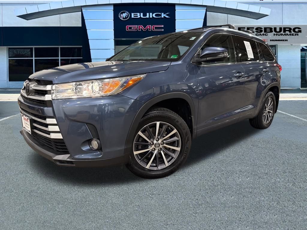 Used 2017 Toyota Highlander XLE image 3