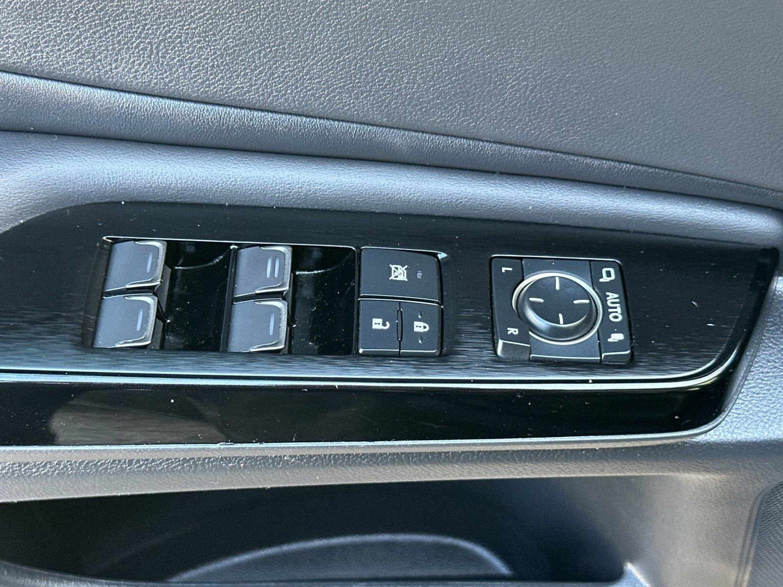 Used 2023 Lexus ES 350 w/ Premium Package image 12