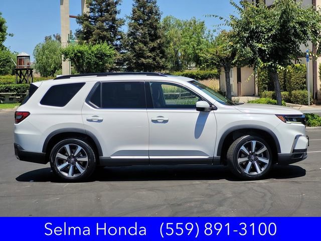 Used 2025 Honda Pilot Touring image 4