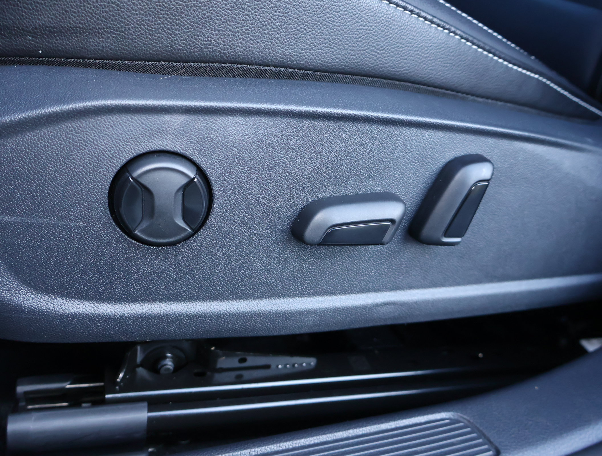 Used 2023 Volkswagen Jetta SE w/ Panoramic Sunroof Package FWD image 9
