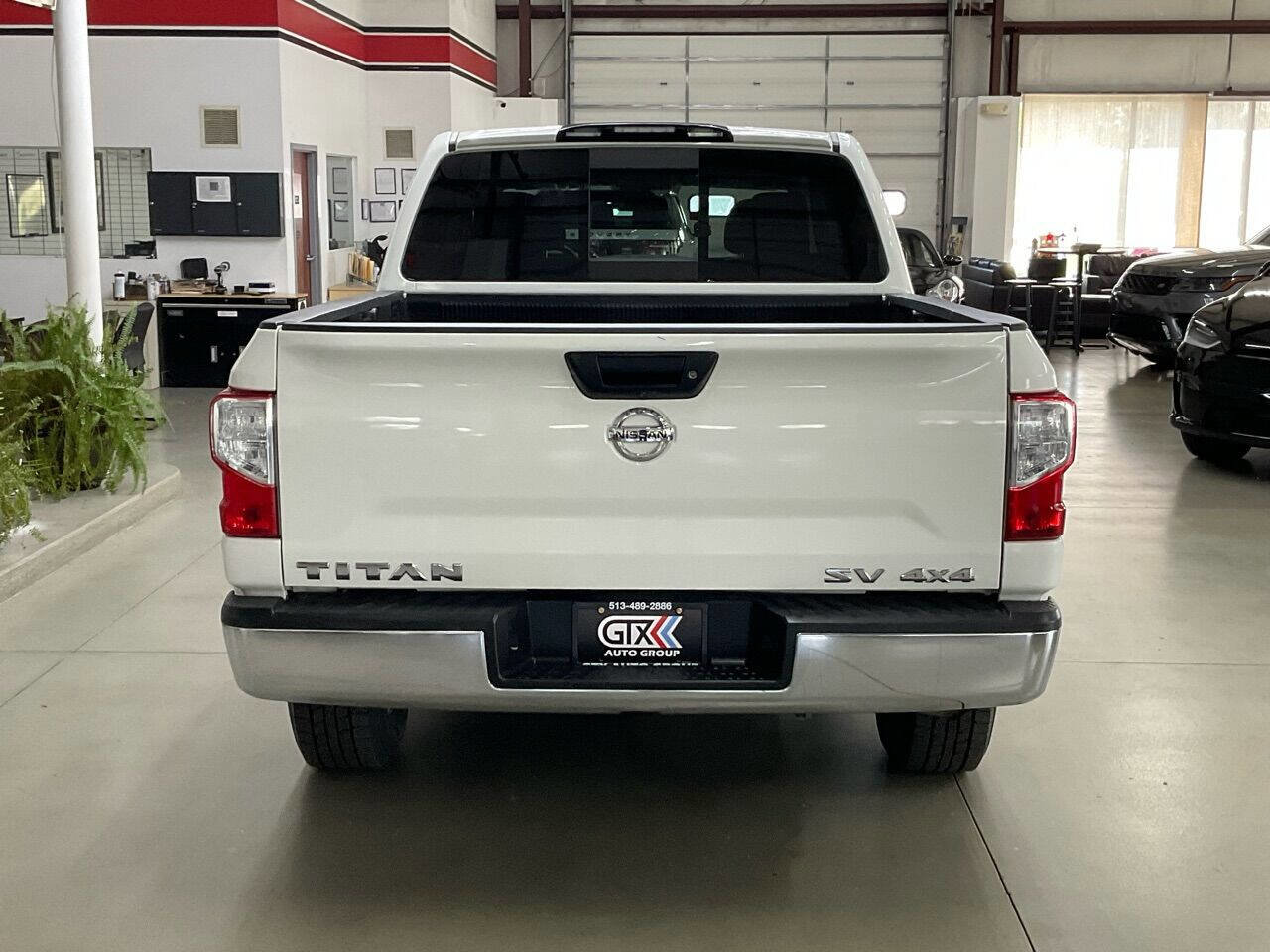 Used 2018 Nissan Titan SV AWD/4WD image 3