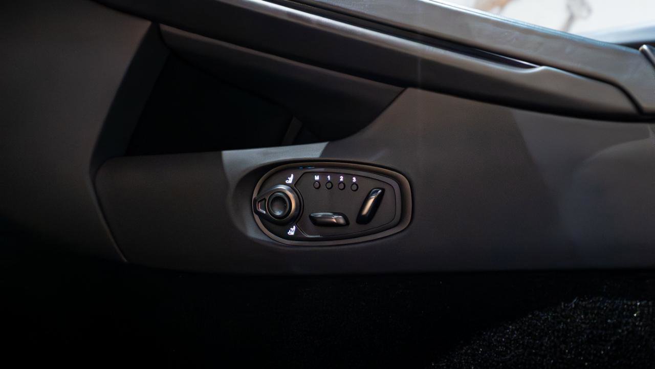 Used 2024 Aston Martin DB12 Coupe RWD image 19