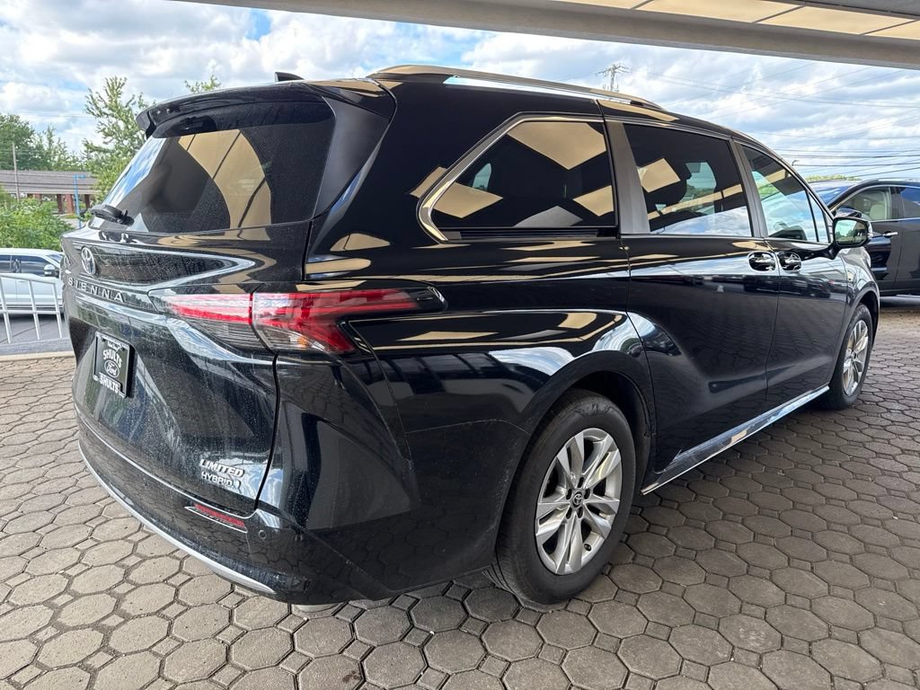 Used 2024 Toyota Sienna Limited AWD/4WD image 6