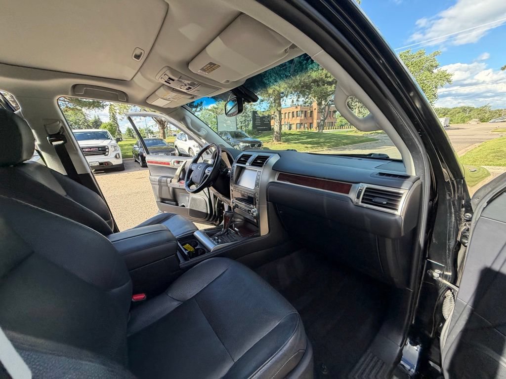 Used 2016 Lexus GX 460 w/ Premium Package AWD/4WD image 28