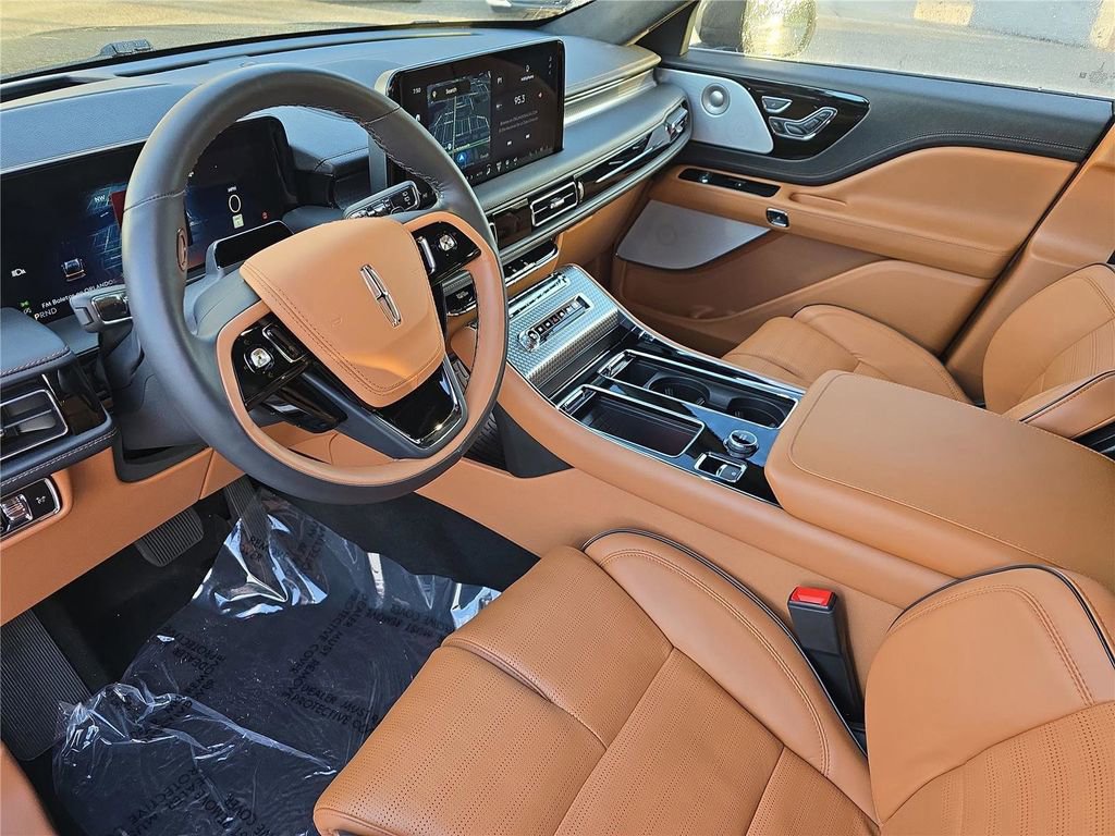Used 2025 Lincoln Aviator Black Label image 17