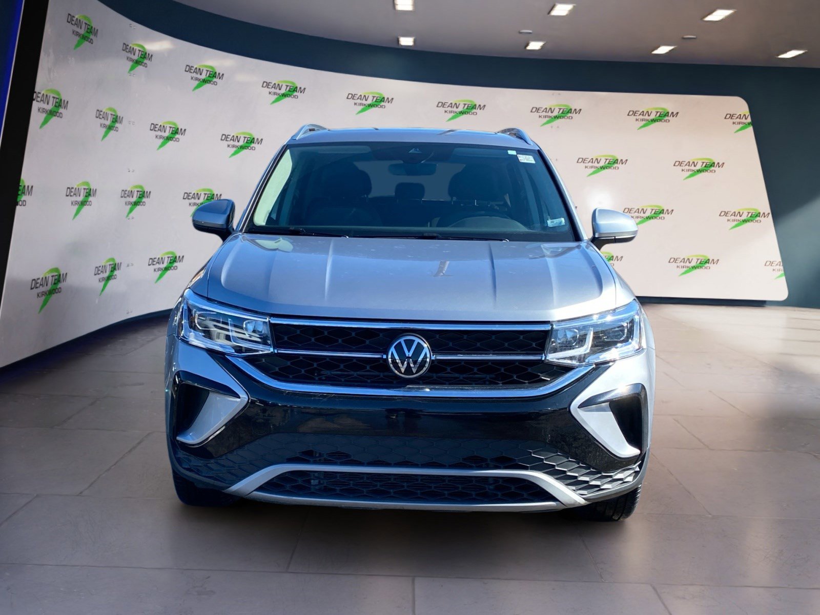 Used 2022 Volkswagen Taos SEL w/ Panoramic Sunroof Package image 6