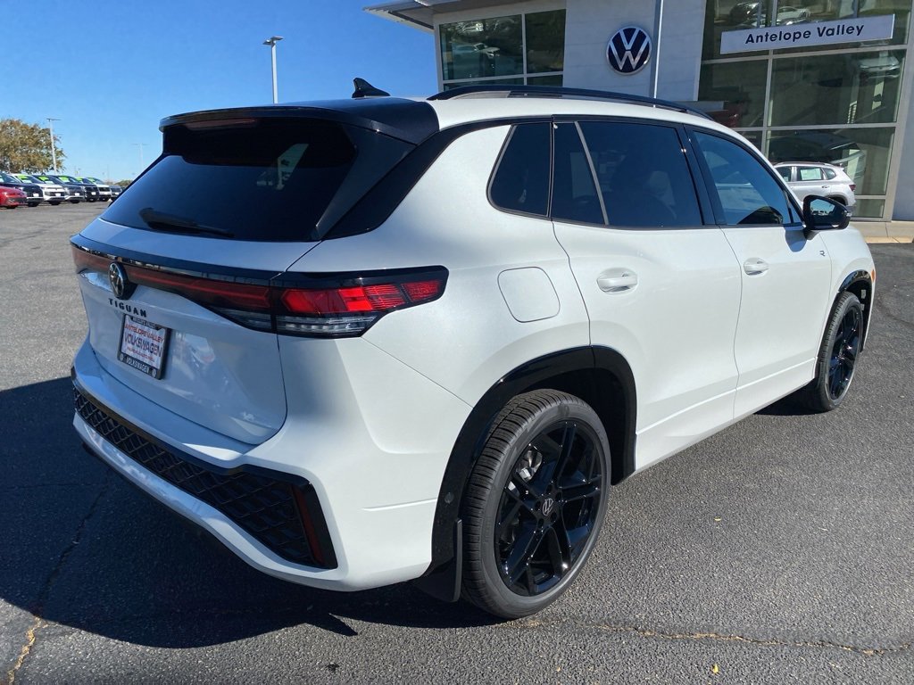 New 2026 Volkswagen Tiguan SE R-Line image 7