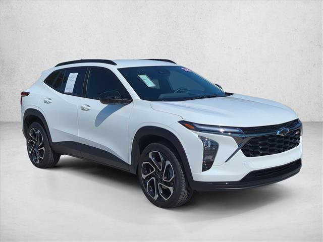 Used 2025 Chevrolet Trax RS image 3