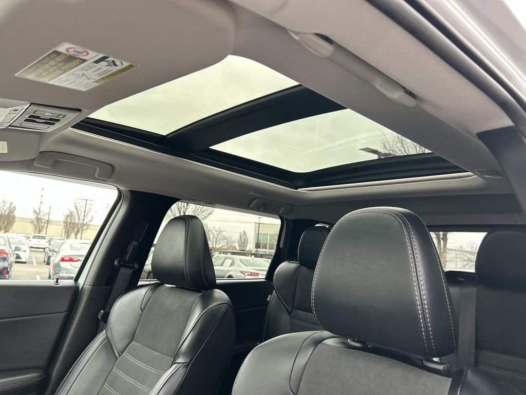 Used 2024 Mitsubishi Outlander SE image 25