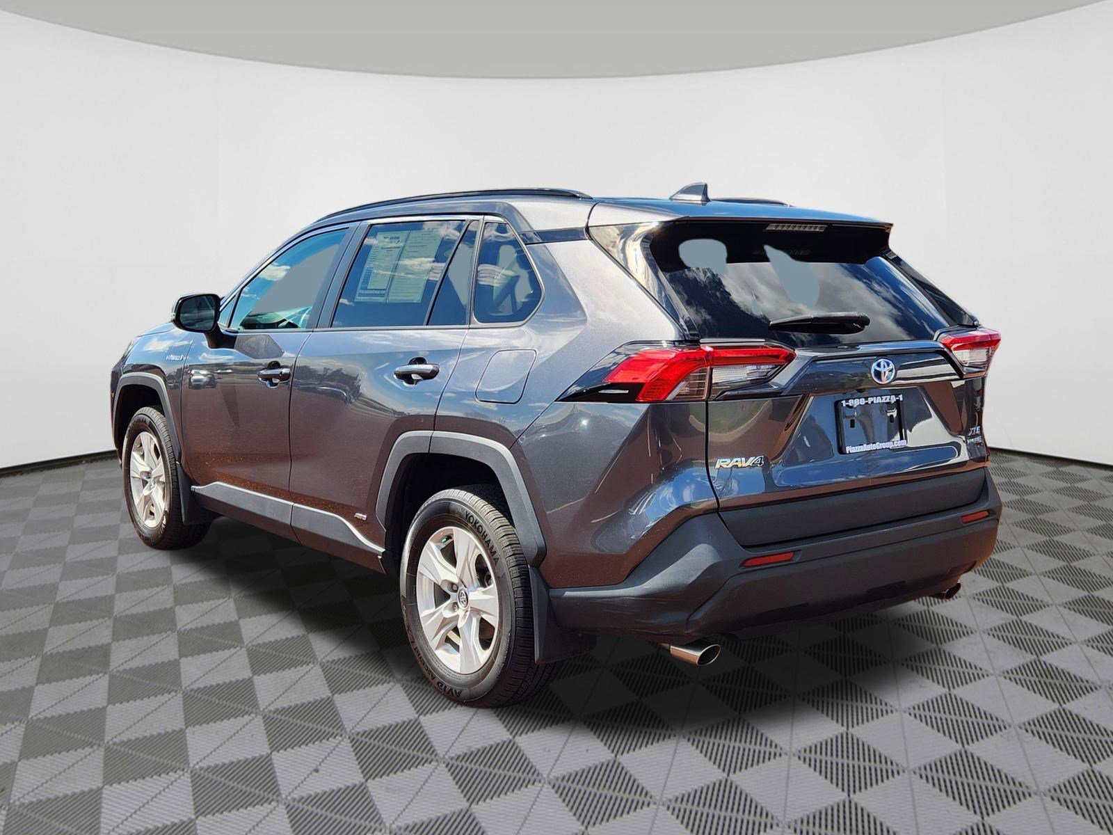 Used 2021 Toyota RAV4 XLE w/ Convenience Package image 3